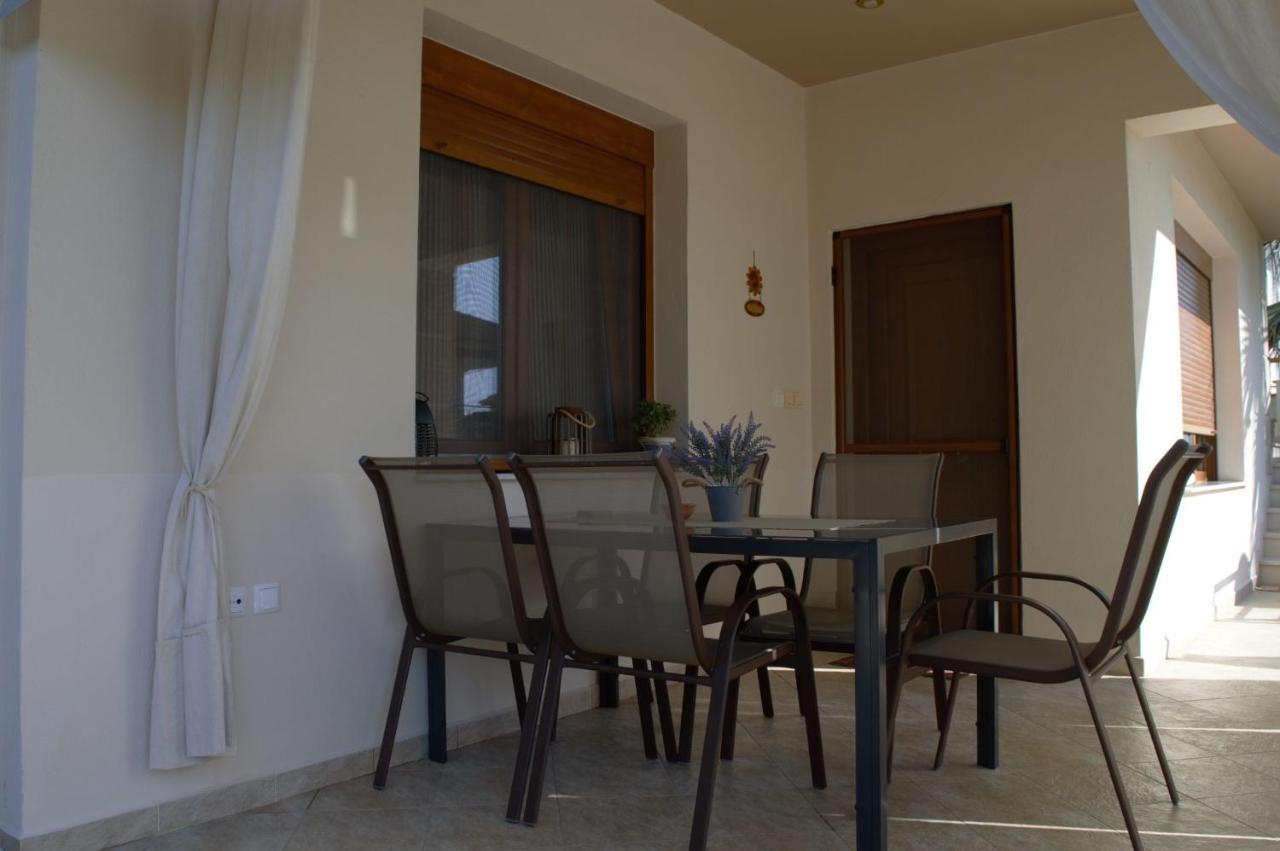 Family Resort In Vrasná Extérieur photo
